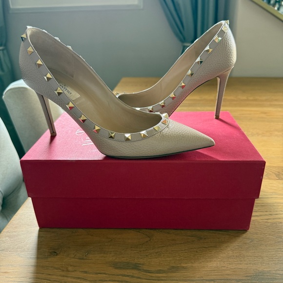Valentino Nude Pink Rockstud Pump Heels - Picture 12 of 14